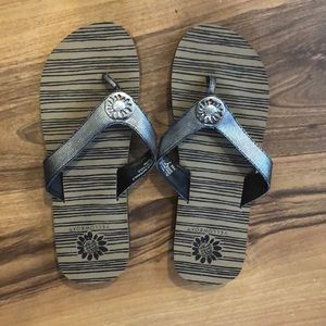 Yellow Box flip flops size 7